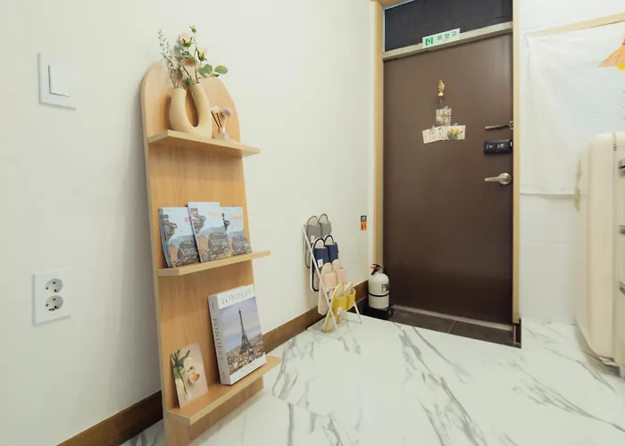 Clover Nest 5 Minutes From Konkuk Station 1st Floor *